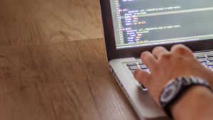 é por meio das APIs que os bancos "conversam" entre si e compartilham dados e informações