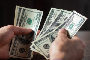 Saiba como sua empresa pode faturar em dólar